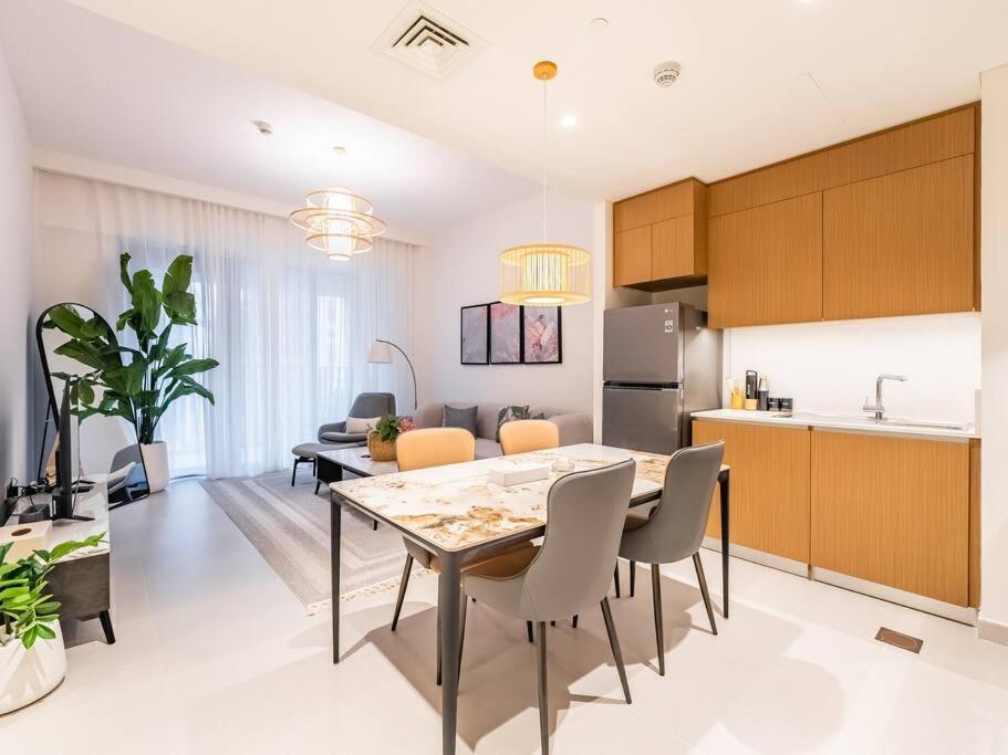 Apartment Zen Oasis : 1br Splendid Creek Side Retreat - Dubai